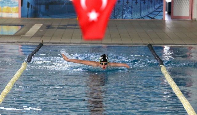 Eskişehirli para yüzücü, 3 madalya kazandı