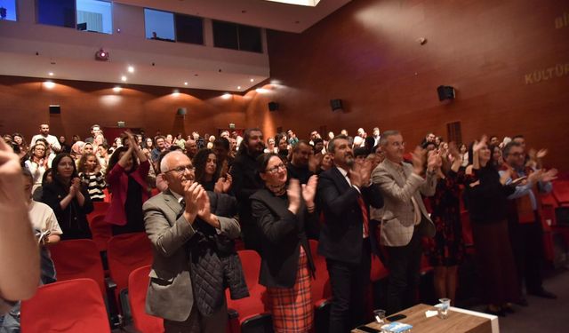 Ayva Çiçeği Piyano Festivali'nde alanında değerli piyanistler Bilecikli sanat severlerle buluştu