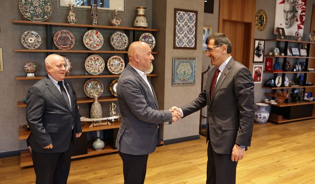 Kütahya Belediye Başkanı Eyüp Kahveci Gostivar kentinden gelen heyeti makamında misafir etti.