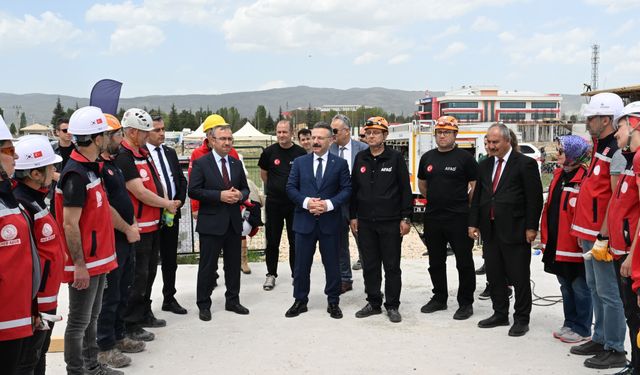 Vali Aksoy Arama Kurtarma Tatbikatını Takip Etti