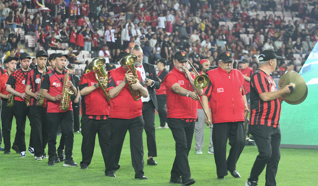 Bando Es-Es’in Ritimleriyle Coşku Zirve Yaptı