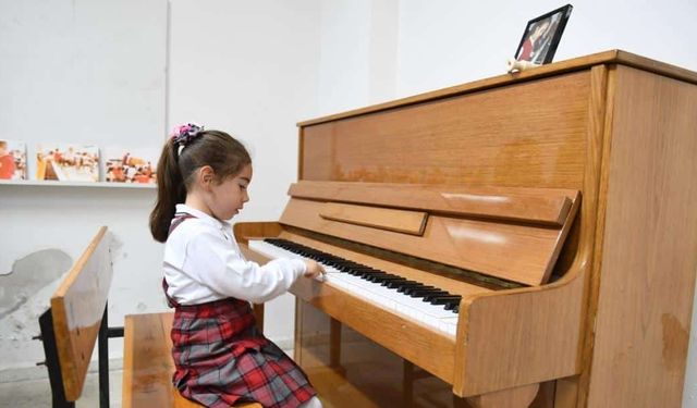 Yetenek Sınavıyla Öğrenci Alan İlkokul Ve Ortaokullara Başvuru Kılavuzu Yayımlandı