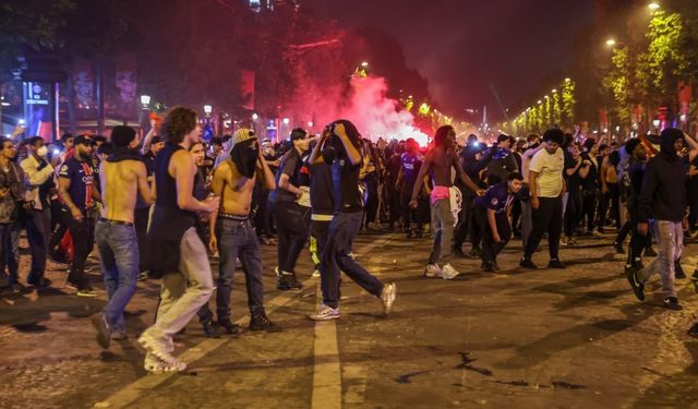 Fransa'da şampiyonlar ligi akşamının bilançosu: 2 ölü, 559 gözaltı