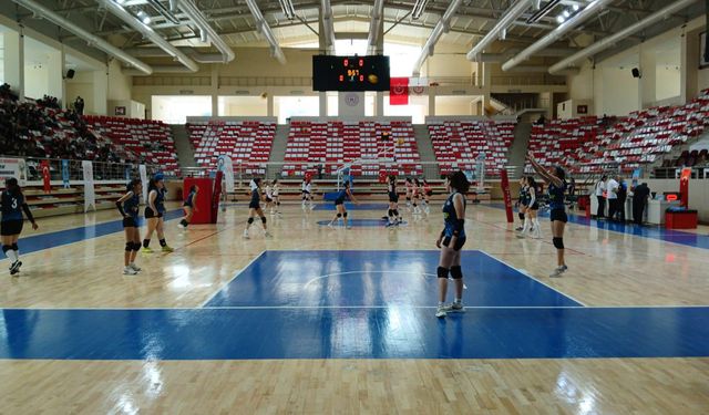 “Teknolojiyi Abartma, Geleneğini Karartma - 2” Projesi Kapsamında Fair Play Kız Voleybol Turnuvası Başladı
