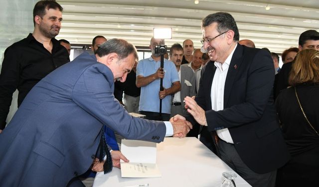Başkan Genç, Şakar'ın İmza Günü'ne katıldı