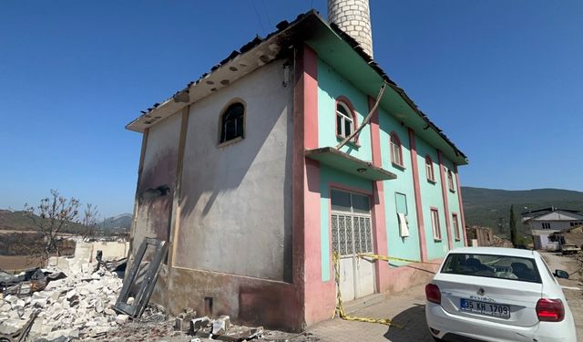 Köy kül oldu, caminin içi görenleri şaşırttı!