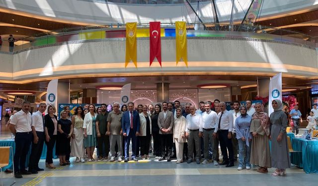 O Üniversiteden Üniversite Adaylarına AVM’de Rehberlik Desteği