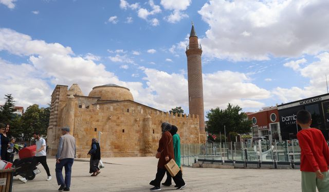 754 yıllık tarihi yapı dimdik ayakta duruyor