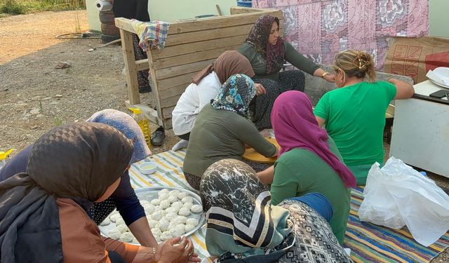Alev savaşçılarına kadınlardan ‘pişi' desteği