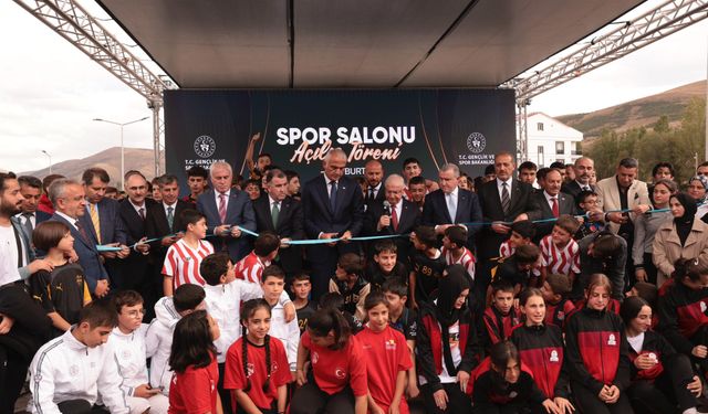 Bakan Bak, Yeni Spor Salonu açılışına katıldı