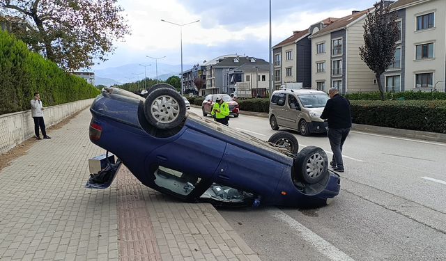 Kontrolden çıkan otomobil takla attı