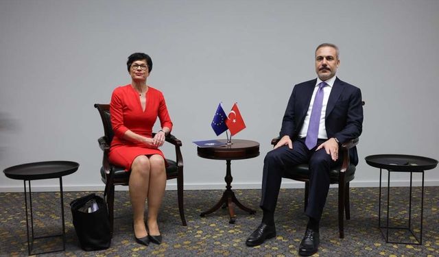 Bakan Fidan AB Komiseri ile görüştü