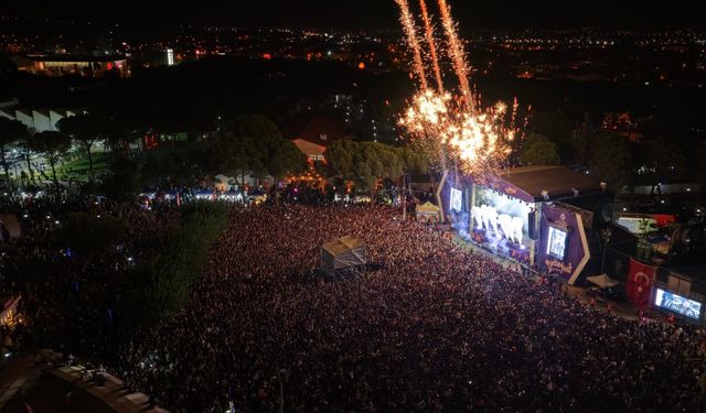 Aydınfest'te 60 binden fazla Aydınlı coşkuyu birlikte yaşadı