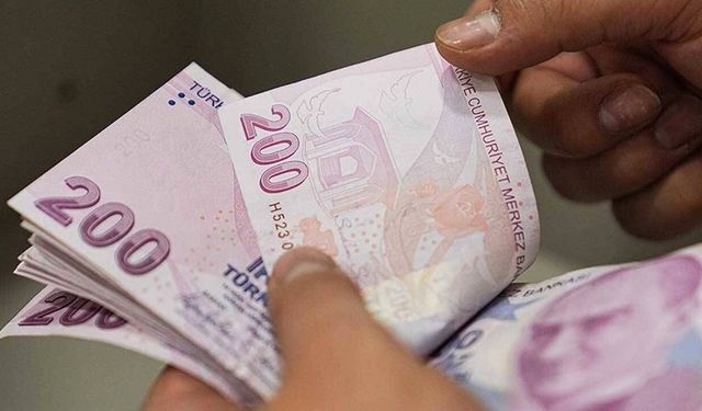 Milyonlar Nefesini Tuttu: İşte Enflasyon Tahminlerine Göre Memur ve Emekli İçin Hesaplanan Yeni Zam Tablosu!