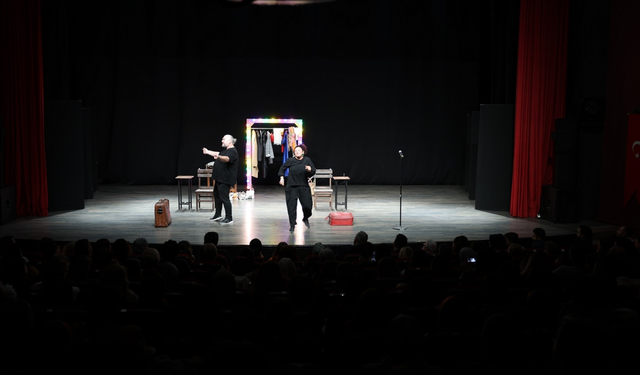 Başkan Çerçioğlu Vatandaşlarla Tiyatroyu Buluşturdu