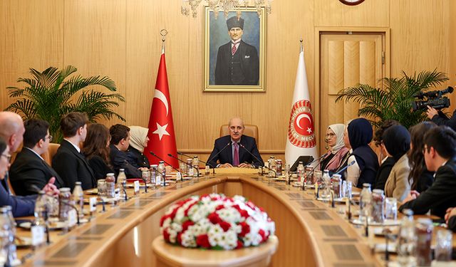TBMM Başkanı Kurtulmuş, Çocuk Forumu Temsilcilerini Kabul Etti
