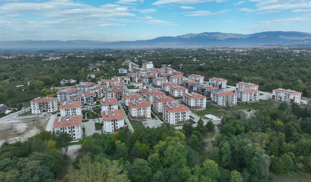 Bakan Kurum, TOKİ ile ev sahibi olanları paylaştı