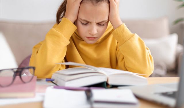 Yakın mesafeden okuma sonrası baş ağrısına dikkat!