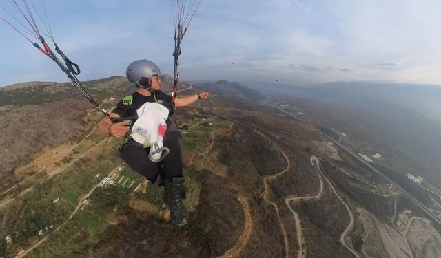 Yanan ormanlar için gökyüzünden paraşütle tohum yağdı