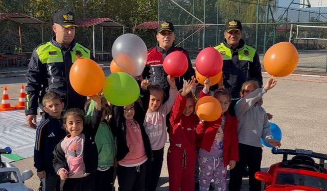 Trafik Jandarması’ndan 20 Kasım Çocuk Hakları Günü Trafik Eğitimi