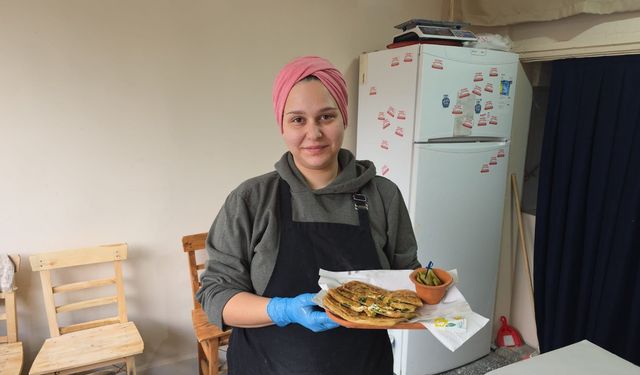 Yaptığı ürünlerde geçmişin izlerini yaşatıyor