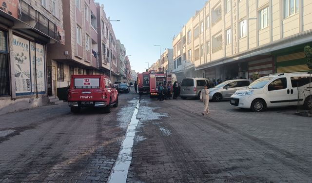 Mobilya dükkanında çıkan yangına itfaiye müdahale etti