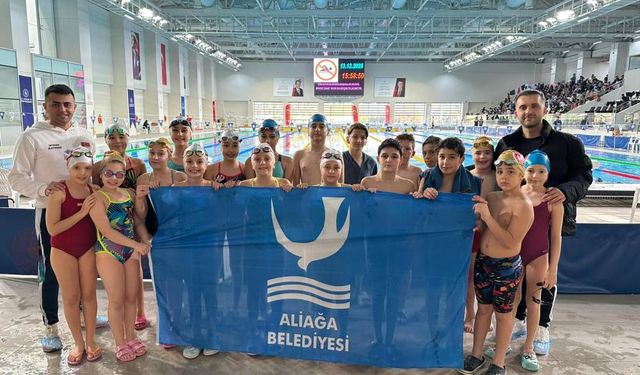 Minik yüzücüler zirveye kulaç attı