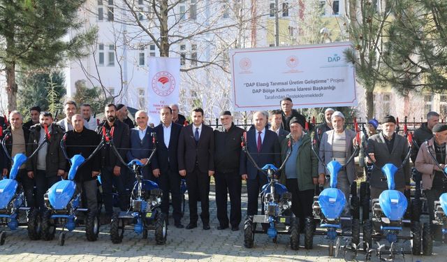 Tarımsal üretim geliştirmek için çiftçilere  çapa dağıtıldı