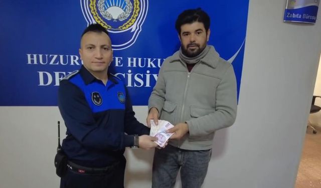 ATM'de unutulan para sahibine teslim edildi