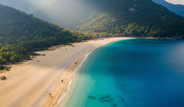 Dünyaca ünlü Ölüdeniz'de turkuaz renk şöleni dronla görüntülendi