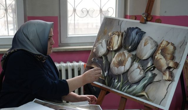 El emekleriyle ekonomiye katkı sağlıyorlar