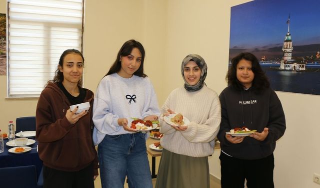 Öğrencilerden geleneksel tariflerle yemek şöleni