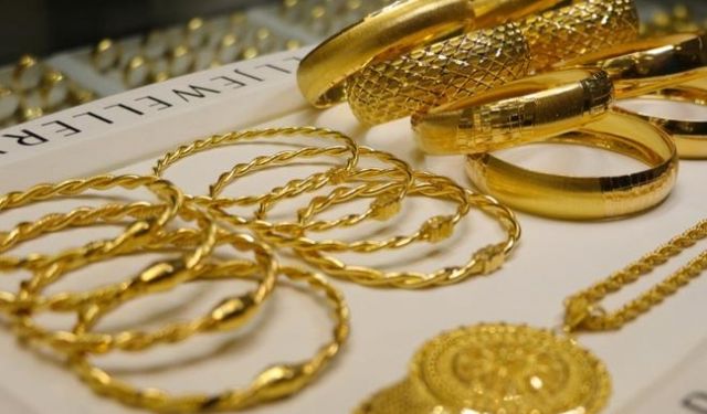 Altın fiyatlarında 2026’nın ilk sürprizi! Gram ve çeyrek altın güne nasıl başladı?