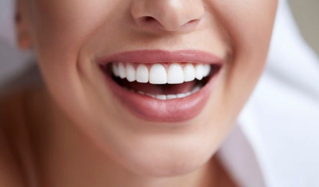 Pembe Estetik Nedir? Sağlıklı Diş Eti ile Estetik Gülüş Rehberi