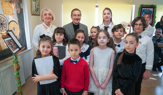 Piyanoya İlk Adım öğrencilerinden alkış alan performans