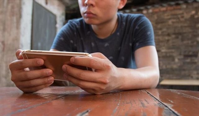 Çocuklara sosyal medya sınırlaması: Kimlik şartı geliyor!