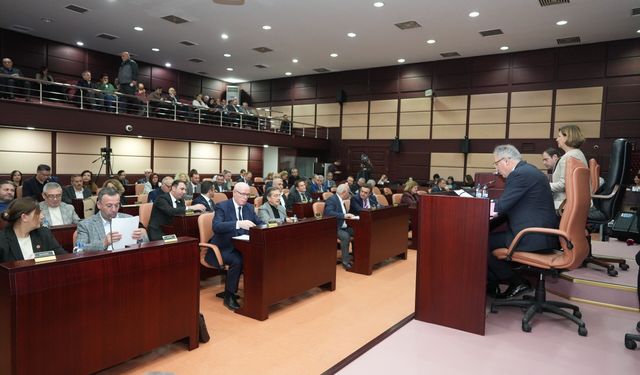 Mecliste 15 Temmuz Pankartı Tartışması