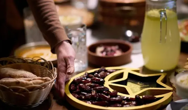 İftardan Sonra Neden Halsiz Kalıyoruz? İşte Uykunuzu "Zehir" Eden O Alışkanlıklar