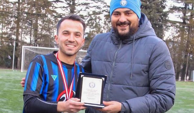 Mehmet Can Ekşi, teknik ekip ve futbolcuları onurlandırdı