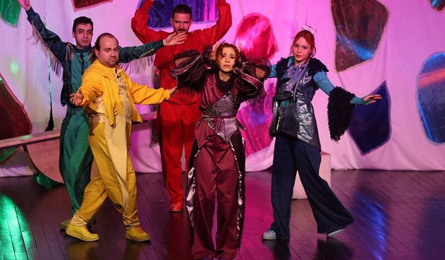 Odunpazarı Belediye Tiyatrosu’ndan yeni çocuk oyunu: “İçindeki Renk” prömiyerini yaptı