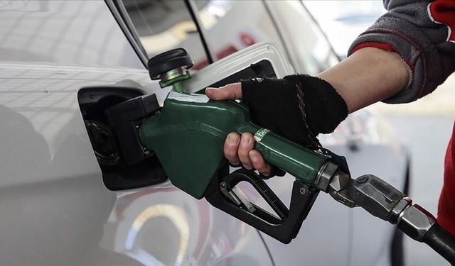Cumartesi günü benzine zam bekleniyor