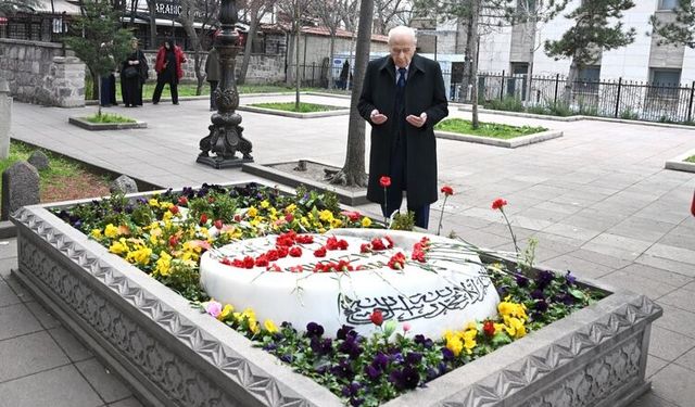 Bahçeli'den Vefa Ziyareti: Muhsin Yazıcıoğlu’nu Kabri Başında Andı