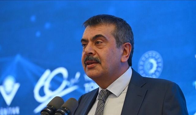 Bakan Tekin: Ara tatiller yaz tatiline eklenecek, okul günleri değişmeyecek