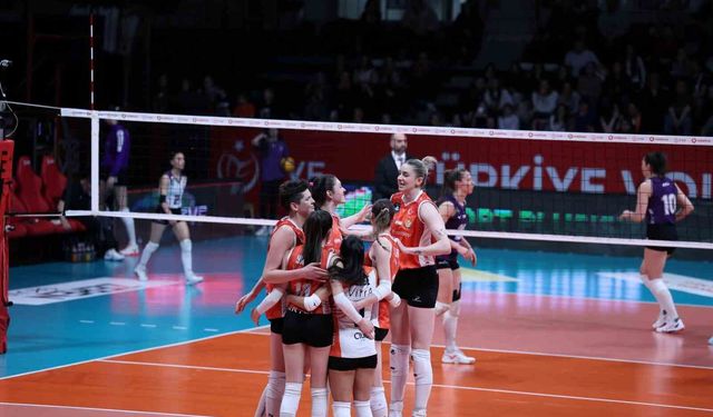 Eczacıbaşı Devler Ligi Biletini Cebine Koydu: Play-Off Serisinde Zafer Turuncu-Beyazlıların!