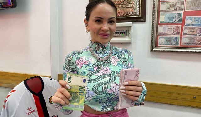 Eskişehir'de İnsanlık Ölmemiş: Döviz Bürosunda Fazla Verilen Parayı Geri Getirdi!