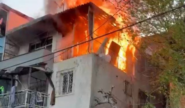İzmir'de Delilleri Karartmak İçin Evi Yakan 10 Şüpheli Yakalandı
