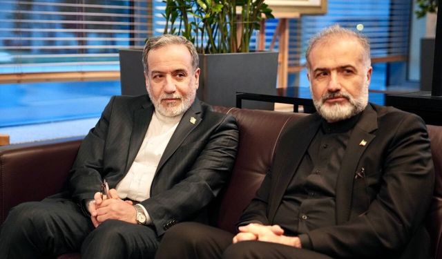 Arakçi Rusya'da: Putin ile kritik görüşme St. Petersburg'da