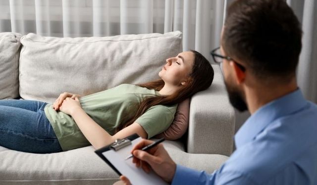 Hipnoterapi psikolojik sorunlarda ve kişisel gelişimde destekleyici yöntem