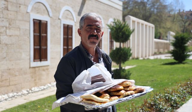 Kırşehirli babadan çocuğu için poğaça ve börek mesaisi