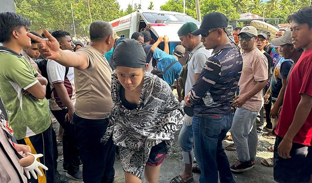 Endonezya'da Dukono Yanardağı patladı